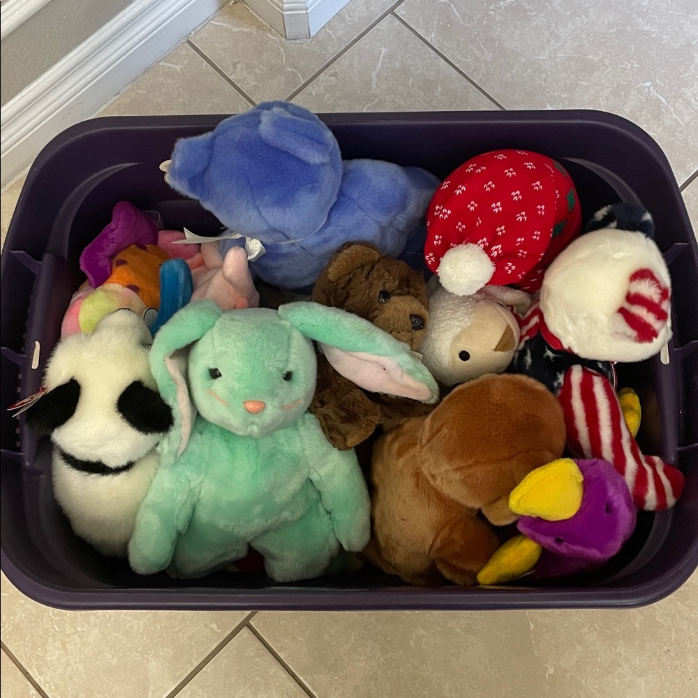 Assorted Plush Toy Collection - Picture 2 of 3